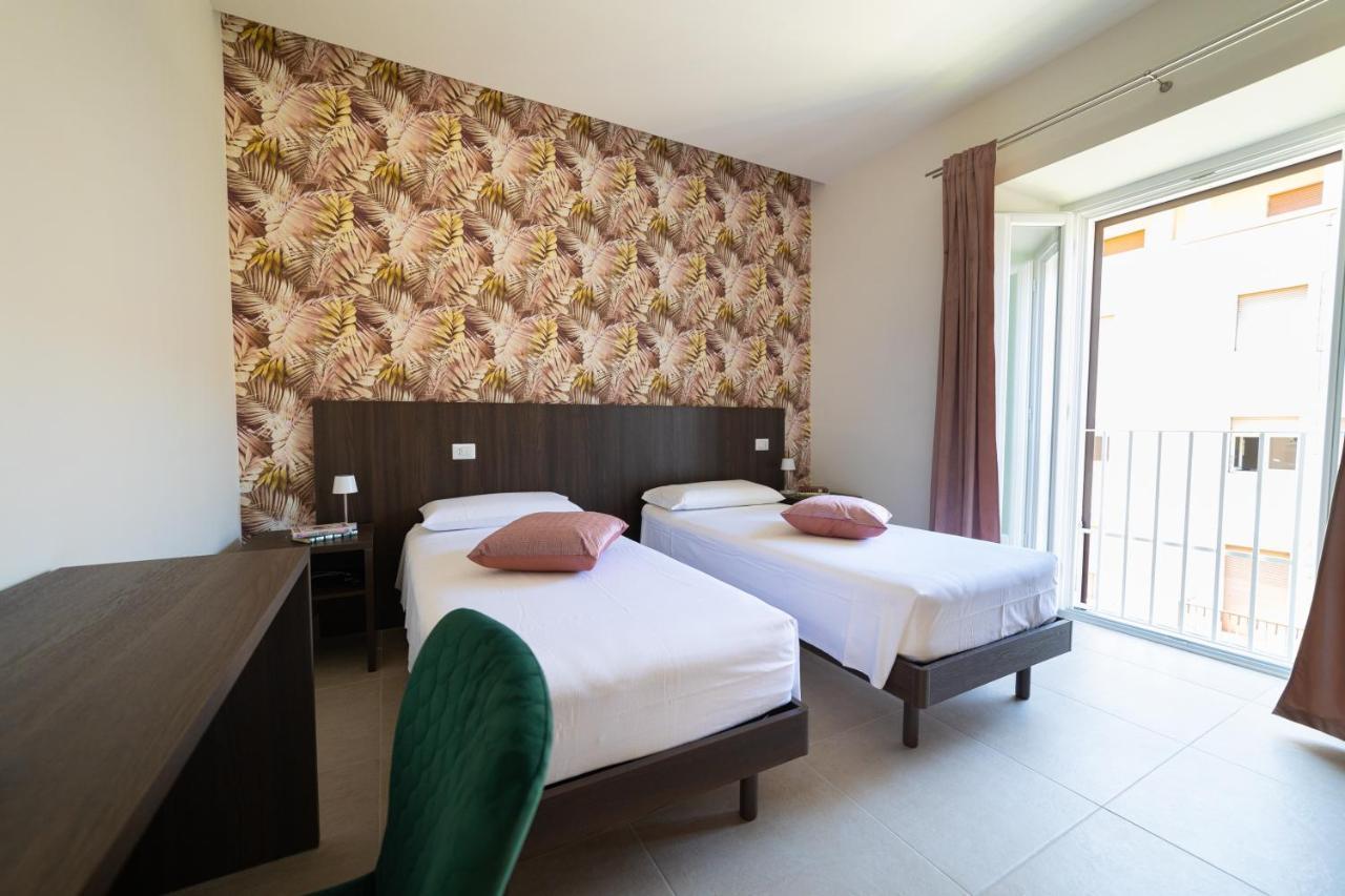 Numisia Guest House Terracine Extérieur photo